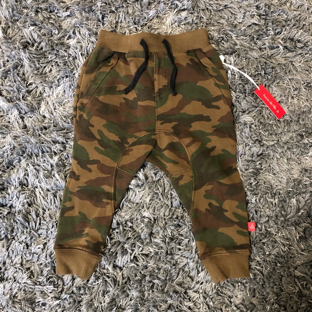 ❤️NWT Camo pants
